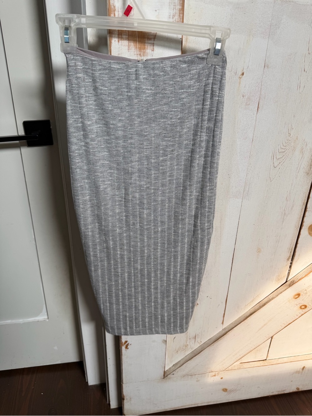 Gray Ribbed Knit Pencil Skirt - Sleek Everyday Style 0362
